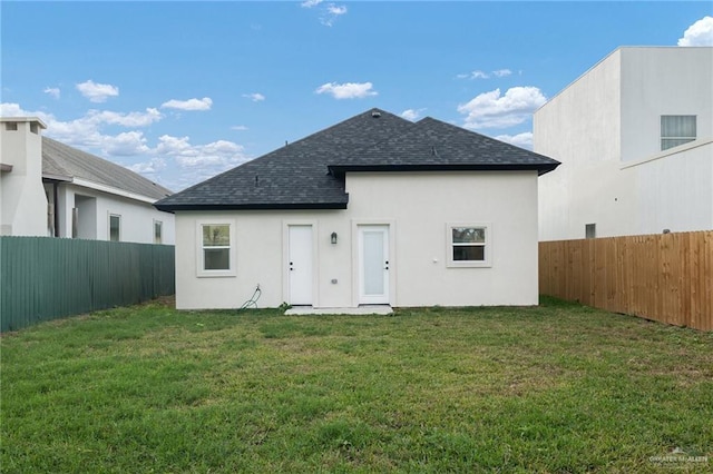 back of house featuring a lawn