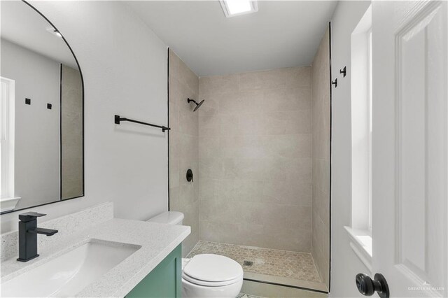 2904 N 26th St, Mcallen, TX 78501 - full bathroom featuring toilet, tiled shower, and vanity