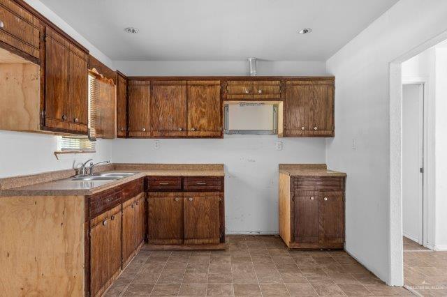2443 E Harrison St, Brownsville, TX 78520 - photo 4