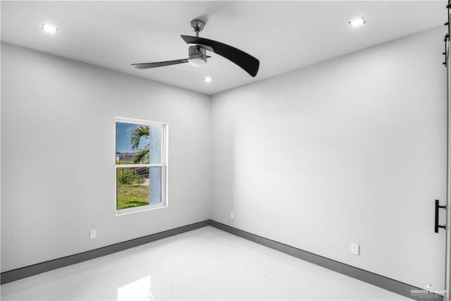 empty room with ceiling fan