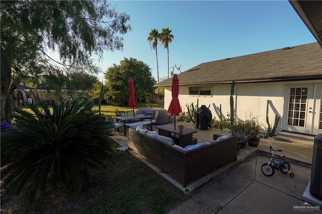 view of patio featuring an outdoor hangout area