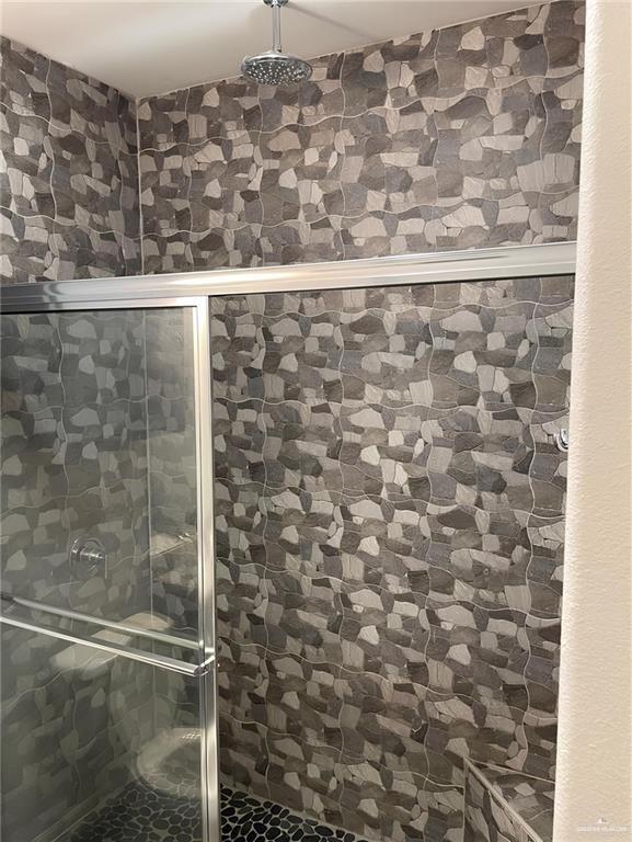 2705 Primrose Ave, Edinburg, TX 78541 - details featuring an enclosed shower