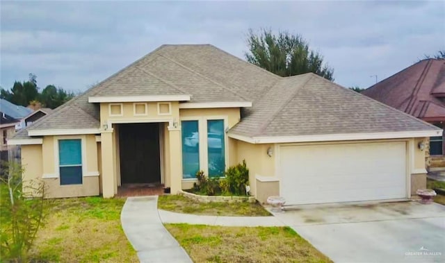 view of front of house featuring a garage and a front yard