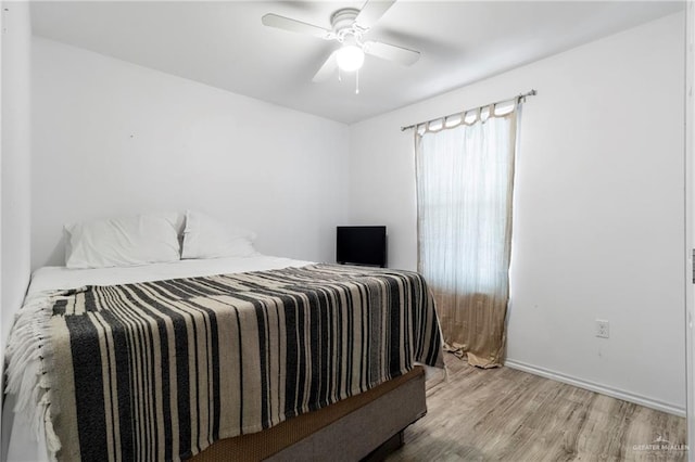 1600 Pullin Ave, San Juan, TX 78589 - bedroom featuring wood finished floors, baseboards, and ceiling fan