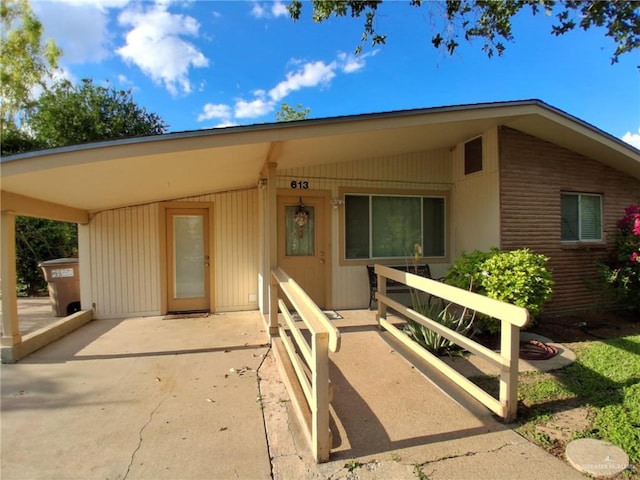 613 W Sprague St, Edinburg, TX 78539 - view of front of house featuring an attached carport