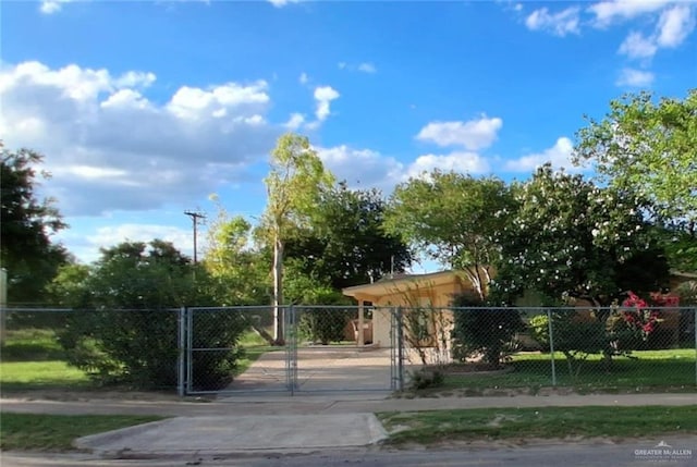 613 W Sprague St, Edinburg, TX 78539 - view of community featuring a gate