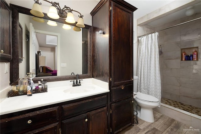 bathroom with a shower with shower curtain, vanity, and toilet