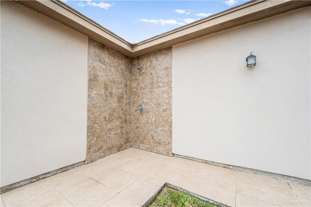 entrance to property with a patio