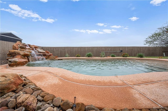 view of pool with pool water feature