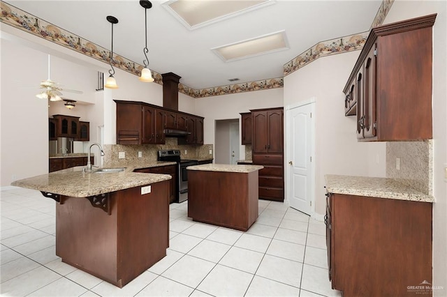 2206 Kings Dr, Edinburg, TX 78539 - kitchen with stainless steel electric range oven, a sink, a peninsula, light tile patterned flooring, and decorative backsplash