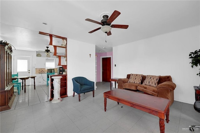 421 W Champion St, Edinburg, TX 78539 - living area featuring ceiling fan