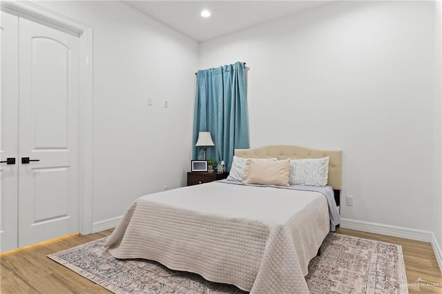 1405 Jocelyn Cir, Harlingen, TX 78552 - bedroom featuring recessed lighting, wood finished floors, and baseboards