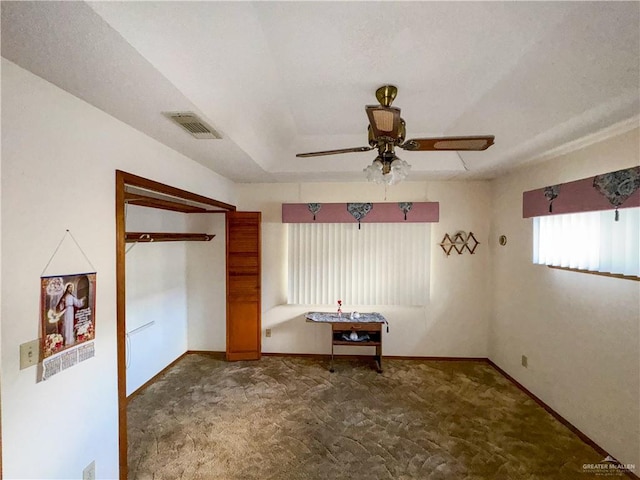 carpeted empty room featuring ceiling fan