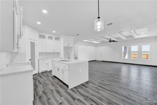 2501 Linva Ave, Mcallen, TX 78541 - kitchen featuring visible vents, a ceiling fan, light wood-style flooring, and a sink