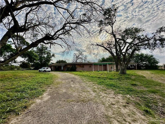 view of front of property with driveway