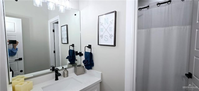 full bathroom with curtained shower and vanity