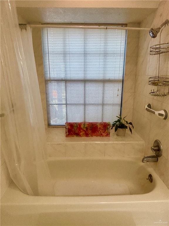 full bath with shower / tub combo with curtain