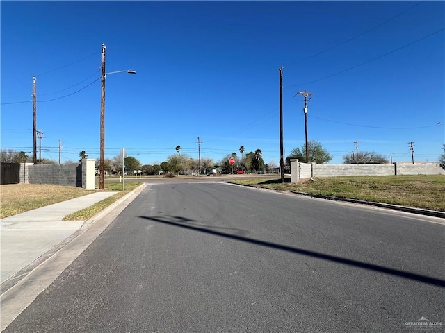 Listing photo 3 for 1506 E Encino Ave, Pharr TX 78577