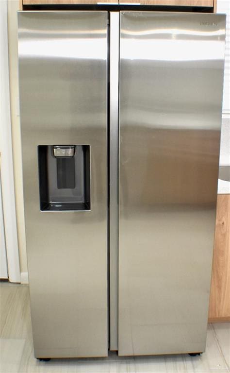 room details with stainless steel fridge with ice dispenser