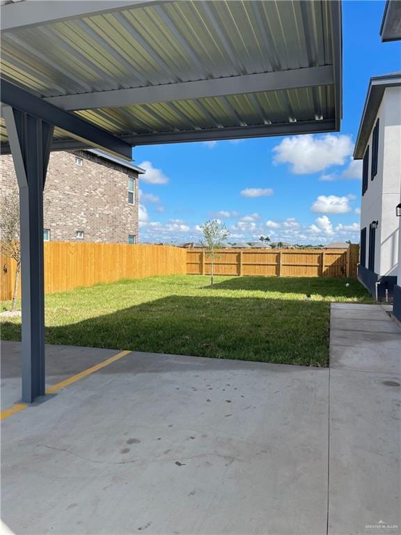 view of yard featuring a patio area