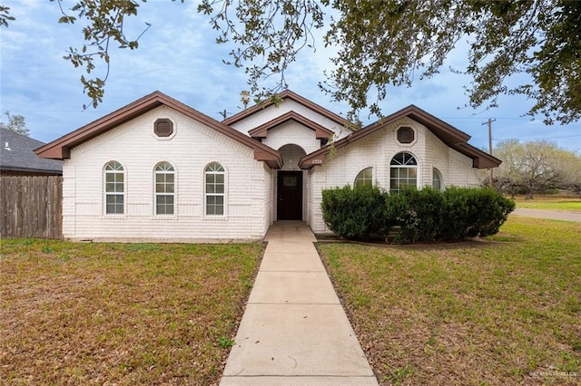 view of front of property with a front lawn