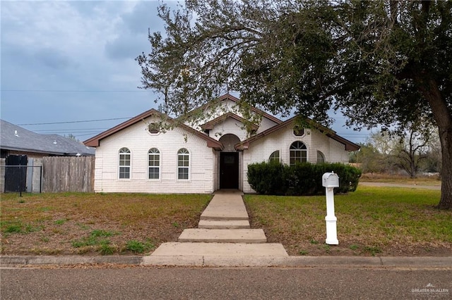 view of front of property with a front lawn