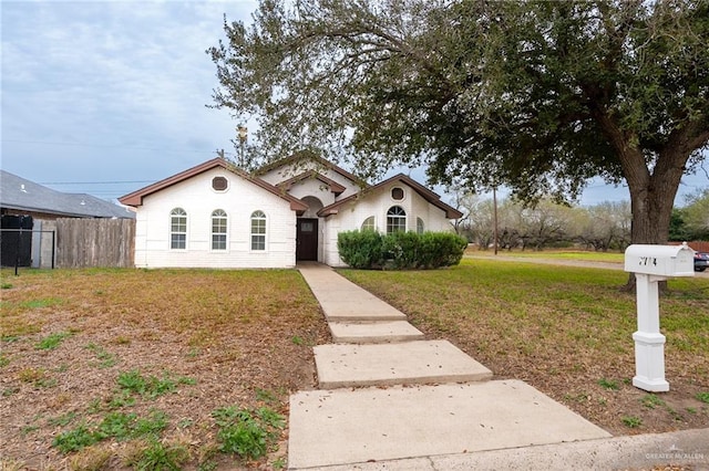 view of front facade with a front lawn