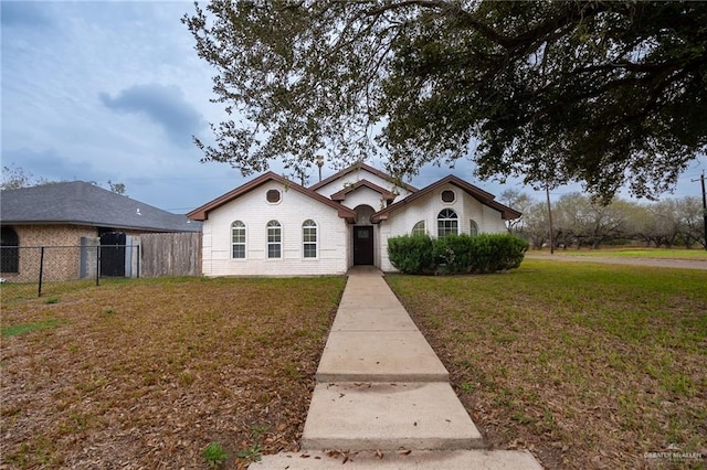 view of front facade with a front yard