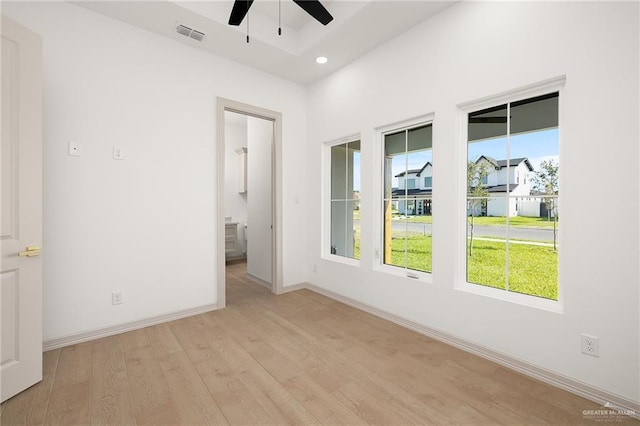 unfurnished room with light hardwood / wood-style floors and ceiling fan