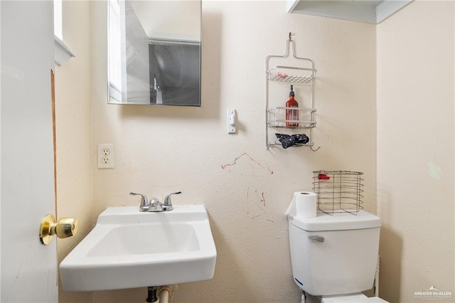 bathroom featuring sink and toilet