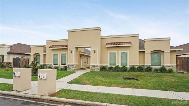 view of front of house featuring a front lawn