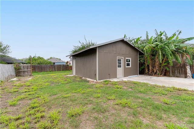 exterior space featuring a yard and an outdoor structure