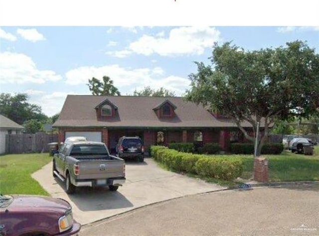 view of front of house featuring a front lawn