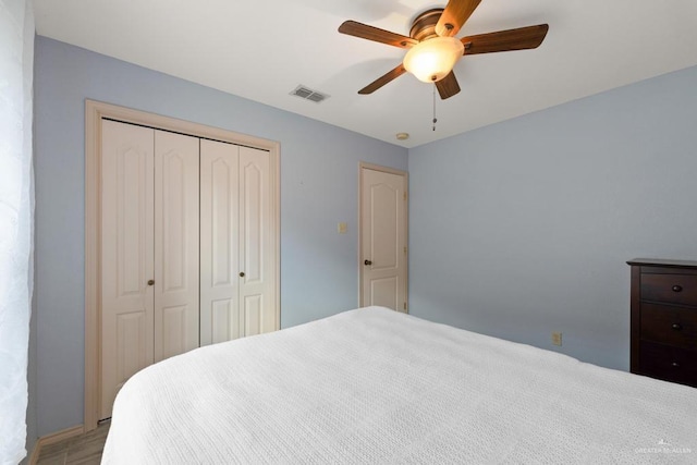 bedroom with ceiling fan and a closet