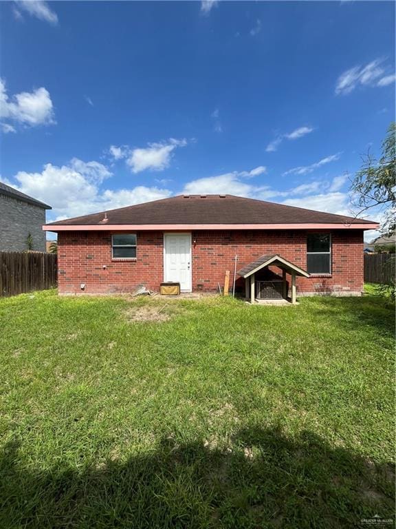 back of house featuring a yard