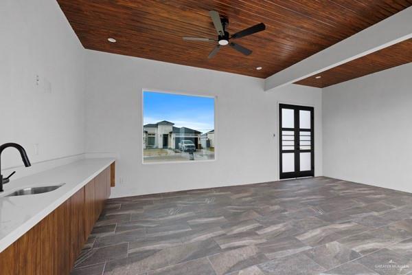 view of patio featuring sink and ceiling fan