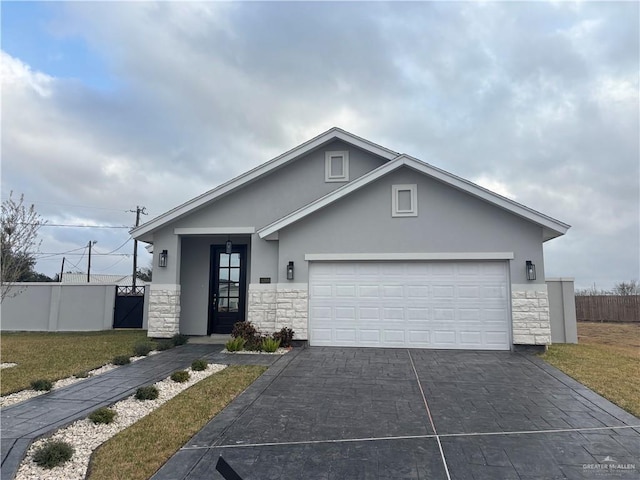 view of front of house featuring a garage and a front yard