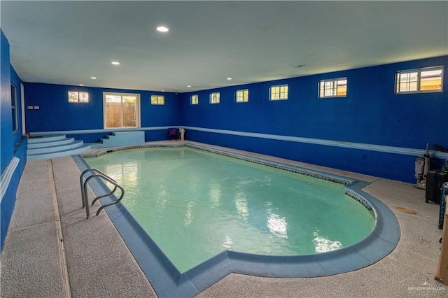 view of swimming pool featuring a jacuzzi