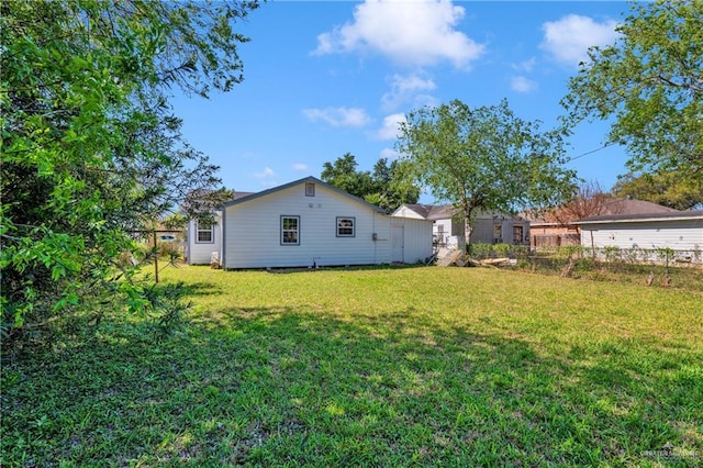 517 E Jones Ave, Pharr, TX 78577 - back of house featuring a yard
