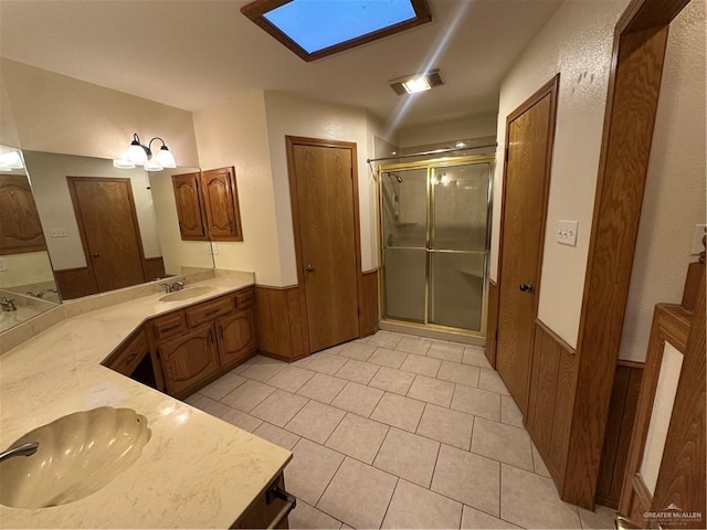 2711 Ashley Ct, Pharr, TX 78577 - full bathroom featuring wainscoting, a closet, a skylight, and vanity