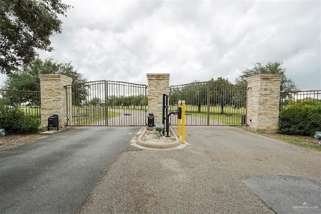 8826 Oak Meadow St W, Monte Alto, TX 78538 - view of gate
