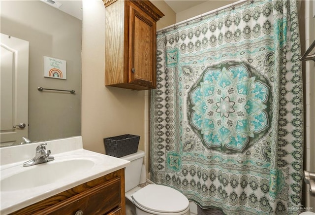 1110 E 8th St N, San Juan, TX 78589 - full bath with toilet, vanity, and a shower with shower curtain