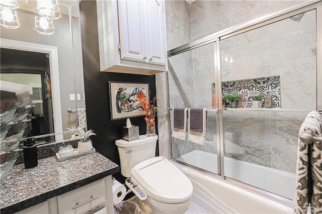 full bath with toilet, combined bath / shower with glass door, a notable chandelier, and vanity