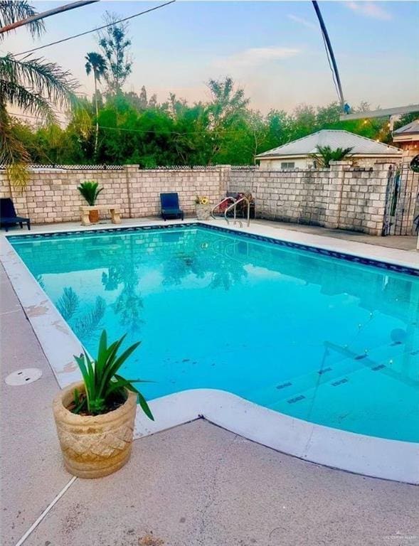 view of pool at dusk