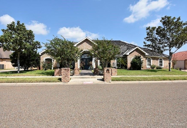 view of front of house with a front lawn