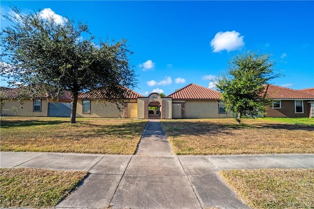 view of front facade with a front yard