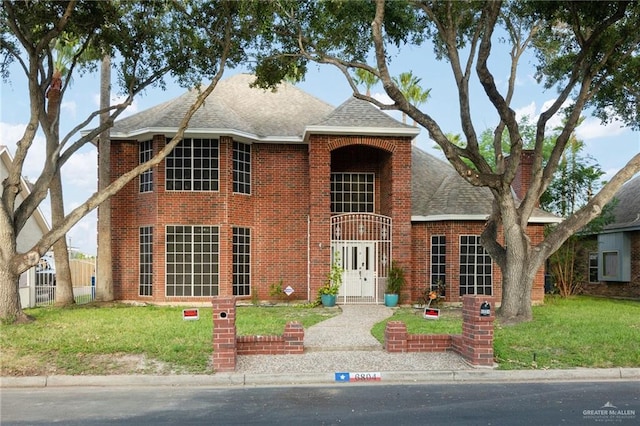 view of front of home with a front lawn