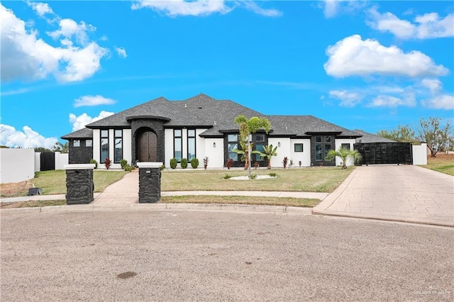 view of front of property with a front yard