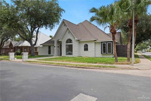 600 Bluebird Ave, Mcallen, TX 78504 - view of front of home featuring a front lawn and brick siding