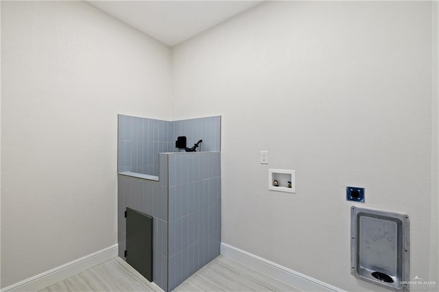600 Bluebird Ave, Mcallen, TX 78504 - laundry room with washer hookup, hookup for an electric dryer, and baseboards